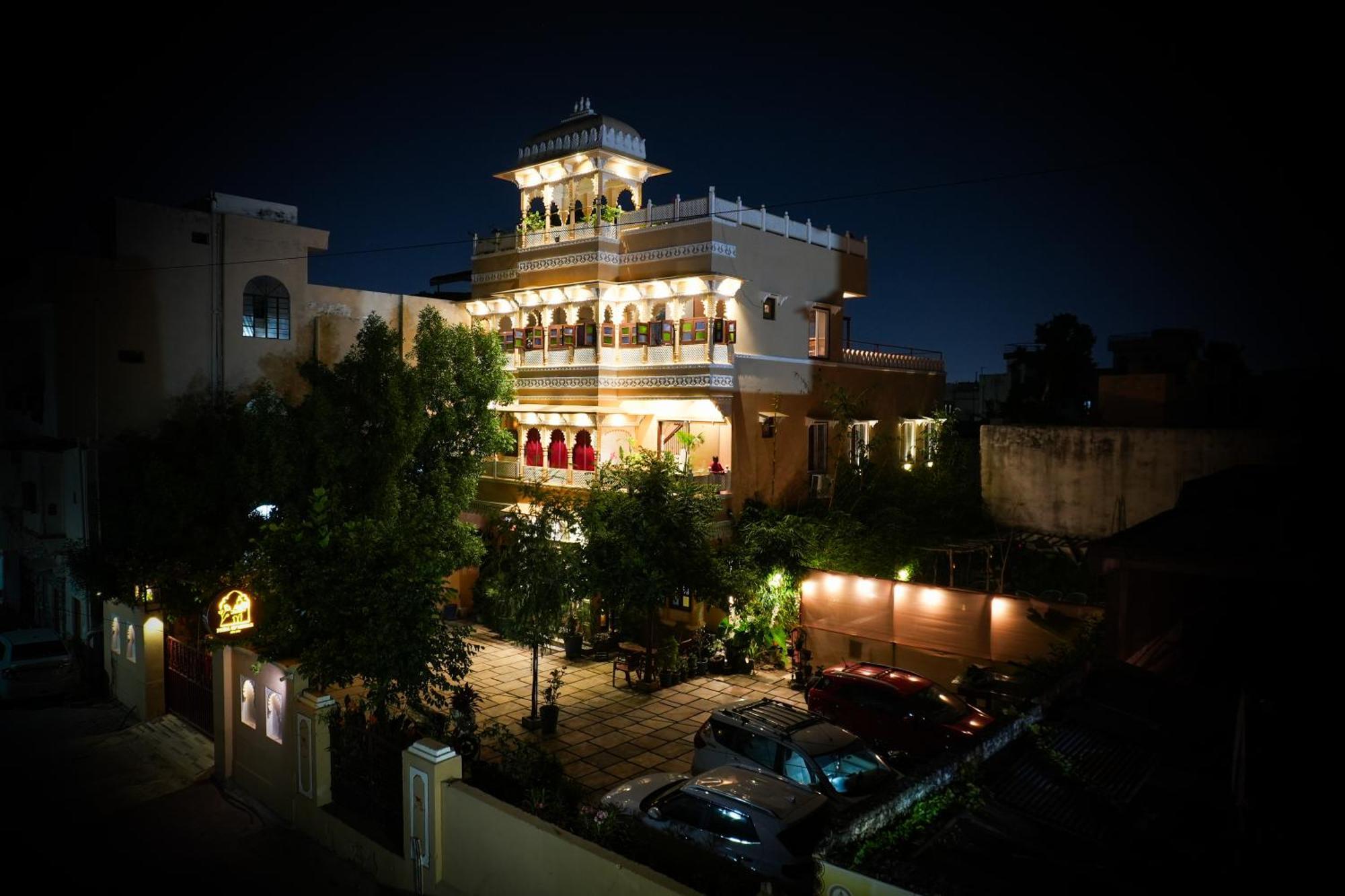 Petal Of Mewar - A Luxury Boutique Hotel Udaipur Bagian luar foto